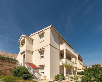 1 Bedroom Pet Friendly Apartment In Pag - Pag - Clădire