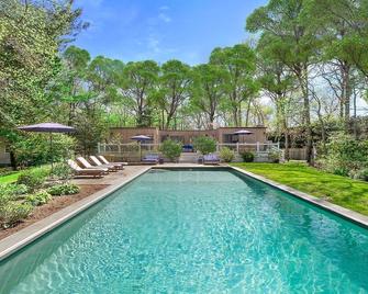 Modern Beach Bungalow w/ Oasis Pool, Walk to Bay Beach - Springs - Pool