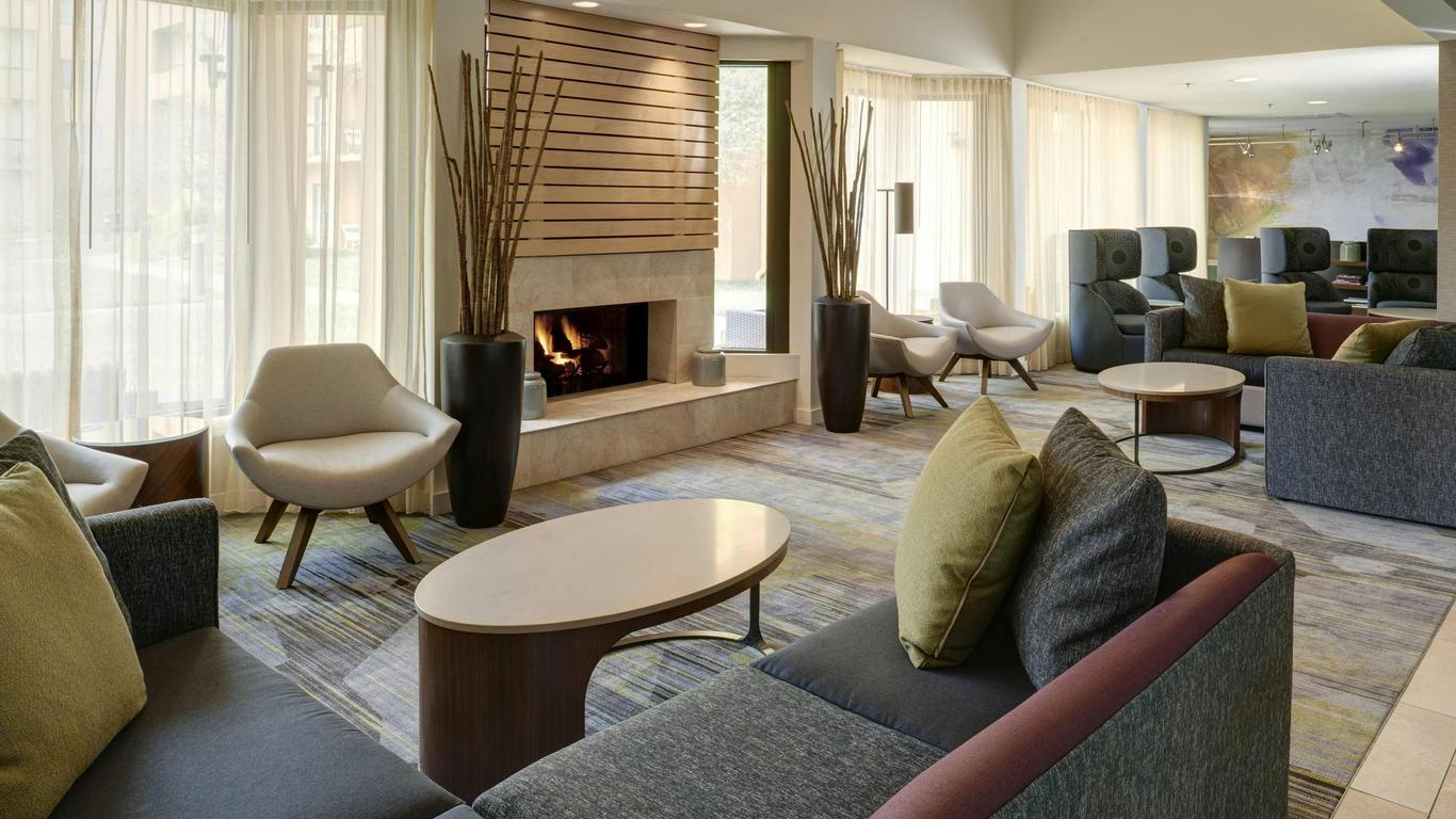 كورت يارد إنديانابوليس إيربورت