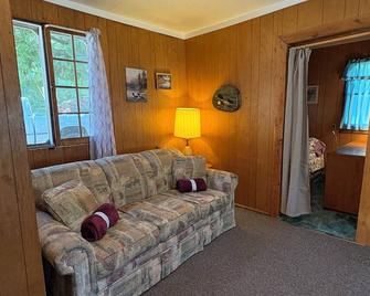 Cozy 2-bedroom cabin North of Bemidji - Bemidji - Living room
