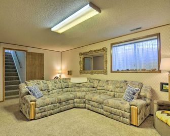 Bryce Canyon Area House w/ Mountain Views! - Tropic - Soggiorno