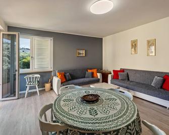 My town home apartment - Torri Del Benaco - Living room