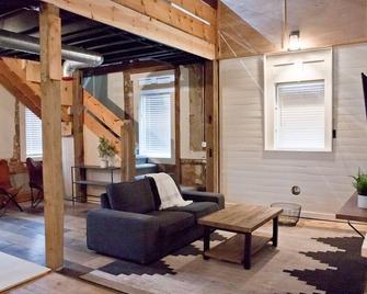 Historic Industrial School House - Lafayette - Living room