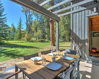 Cabin Situated on Crystal River, Fishermen`s Dream - Redstone - Patio