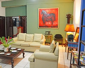 Hostal del Pacifico - Chinandega - Sala de estar