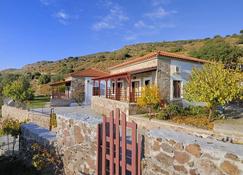Troyan Hill Studios with Panoramic View and Great Balcony - Petra - Building