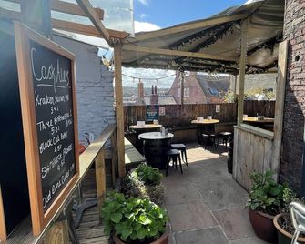 The Little Angel - Whitby - Patio