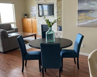 Beachfront Condo in Pismo Beach - Pismo Beach - Dining room
