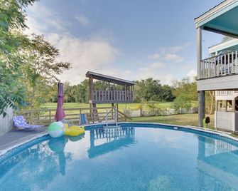 Sunny Waveland Home Rental w/ Pool: Walk to Beach! - Waveland - Basen