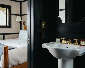 Brentwood Hotel - Saratoga Springs