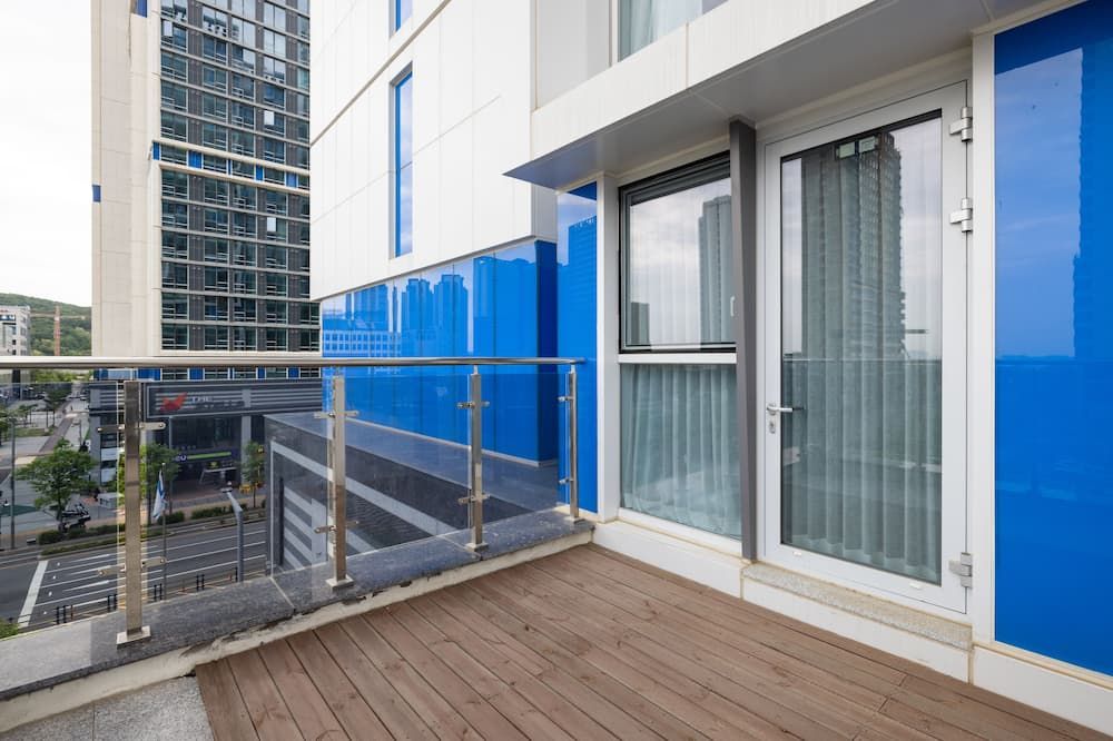 Grand Bleu Hotel & Residence