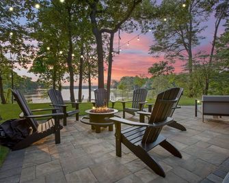 Harbor View Haven | Waterfront W/ Hot Tub + Dock! - Chestertown - Terasa