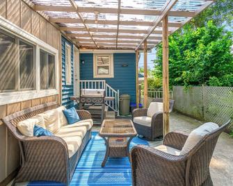 Very Short 300 meter walk to the beach - Crystal Beach - Patio