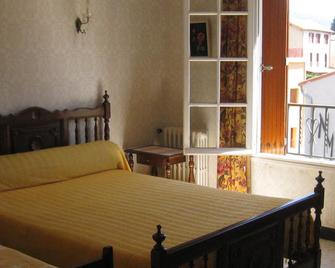 For hiking in the Pyrénées Orientales Rental of rooms for 2 or 3 people. - Prats-de-Mollo - Chambre