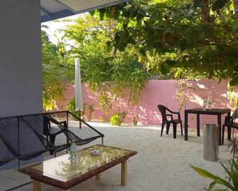 Veyvah Inn Maldives - Muli - Patio