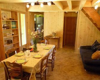 Chalet in nature with herb garden - Ceilloux - Comedor