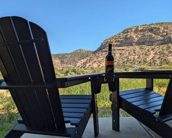 Cabin Retreat! Mesa Verde Park + Wifi + Fire Pit - Cortez - Balcony