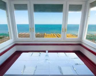 Hotel Nettuno - Pesaro - Balcony