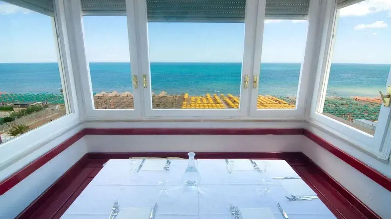 هوتل نيتونو