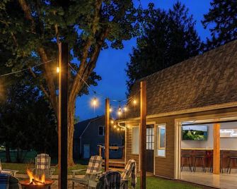 Hot Tub | Sauna | Bar | Arcade | Fire Pit - Sister Bay - Innenhof