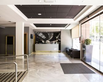 Avenida Hotel - אלמריה - לובי