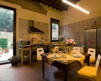 Ada B&B - Ferrara - Τραπεζαρία