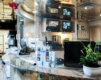 Jfk Inn - קווינס - דלפק קבלה