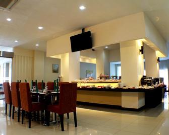 Daima Hotel Padang - Padang - Restaurant