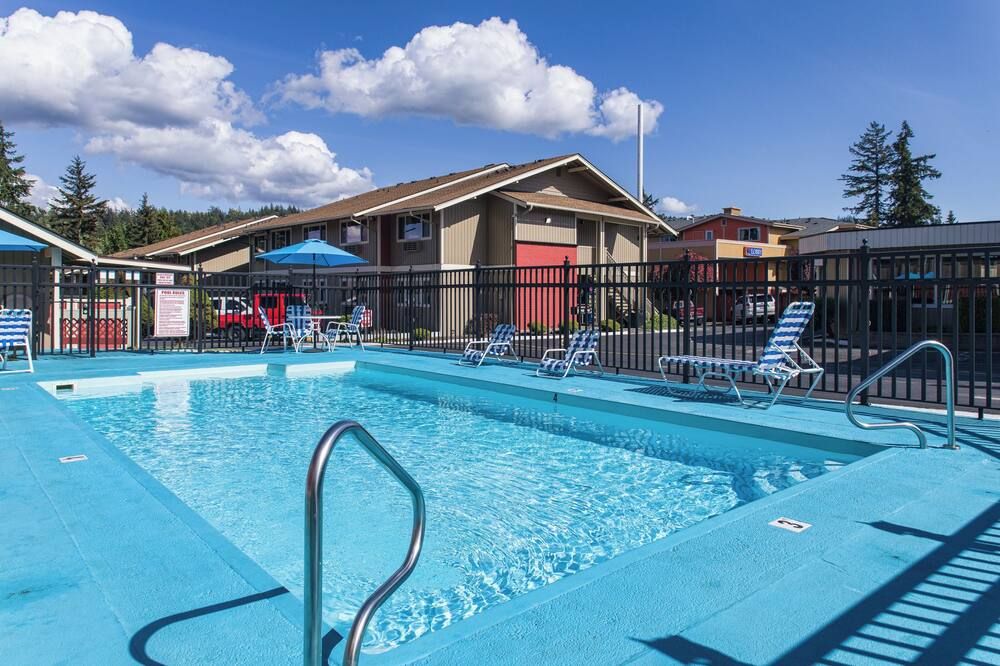 Coachman Inn - בלינגהאם - בריכה