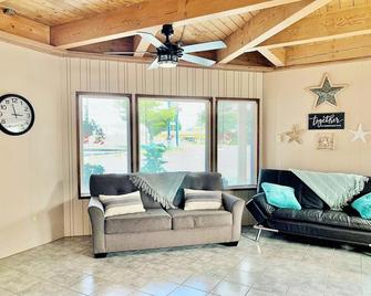 Breakers Boutique Inn - Westport - Huiskamer