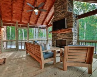 Mountain Hideaway With Hot Tub & Fire Pit - Mineral Bluff