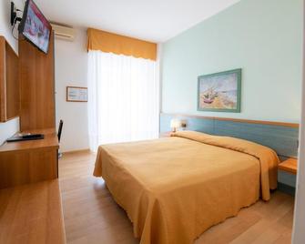 Hotel Parigi - Caorle - Bedroom