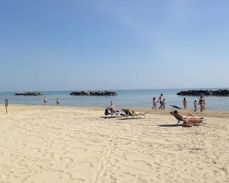 beachfront apartment - Porto San Giorgio - Spiaggia