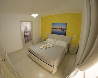 Blue and Blue Luxury Bed & Breakfast - Torre San Giovanni - Slaapkamer