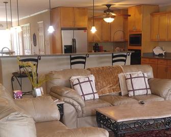 Waterfront house - Slidell - Living room