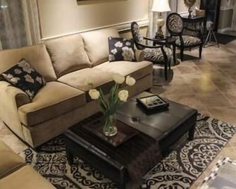 Grand View Inn & Suites - ברנסון - סלון