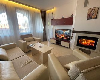 Gs Ski Apartment - The Grand Monastery Pamporovo - Pamporovo - Living room