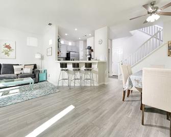 King-30min to Airport-Self Check In-Parking-367Mbps - Rancho Santa Margarita - Living room