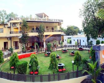 Hotel Saroj Sagar - Sagar - Building