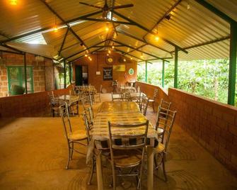 Yedamakky Cottage - Madikeri - Restaurante