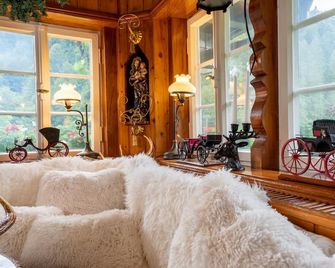 Schwarzwaldhaus Wolftal - Historic hunting estate, park and torrent in the Black Forest - Bad Rippoldsau