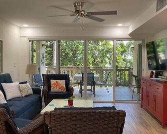2 Bedroom at Anchorage Condominium in the East end of St Thomas on Cowpet Bay. - Saint Thomas Island - Living room
