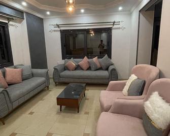 Apartment in Giza, in Mashaal Al-Haram - Giza - Living room