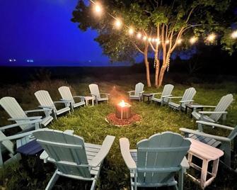 Seaside Serenity Cottage - Shelburne - Patio