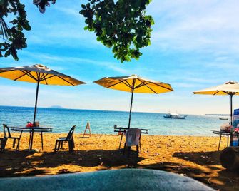 Gracey Dive Resort & Restaurant - Dumaguete City - Beach