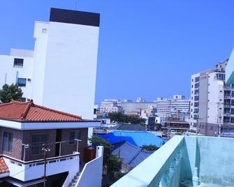 A Ji Hostel - Jeju City - Balcony