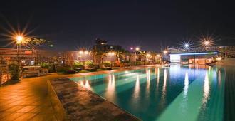 Witchuwan Sport & Spa Apartel - Bangkok - Zwembad