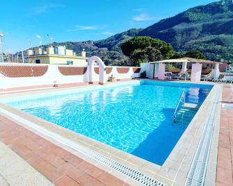 Paradise Relais Villa Janto' - Casamicciola Terme - Pool