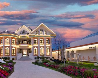 Yining flower field Yunjing homestay - Ili - Building