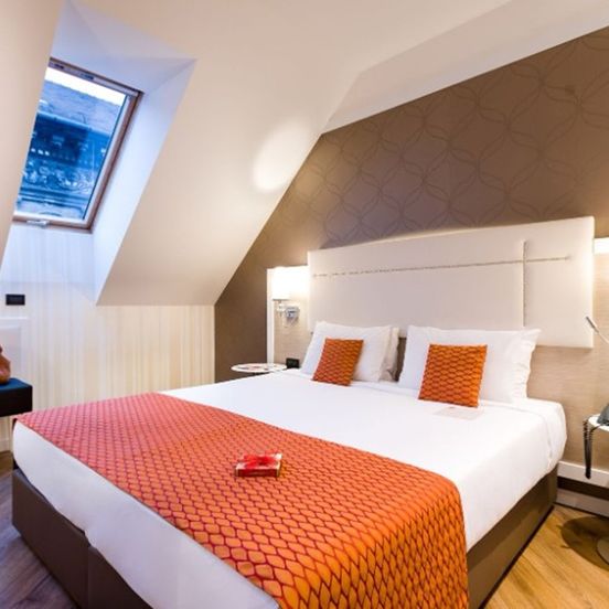 Bedroom view of Hotel Parlament